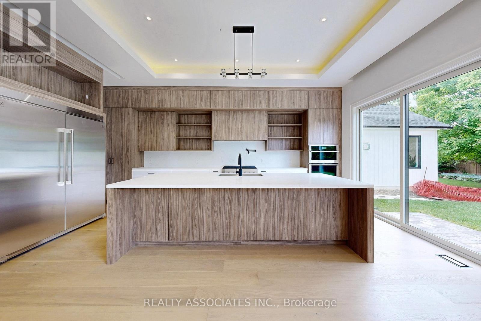 32 Cossar Avenue, Aurora, ON - Indoor Photo Showing Kitchen