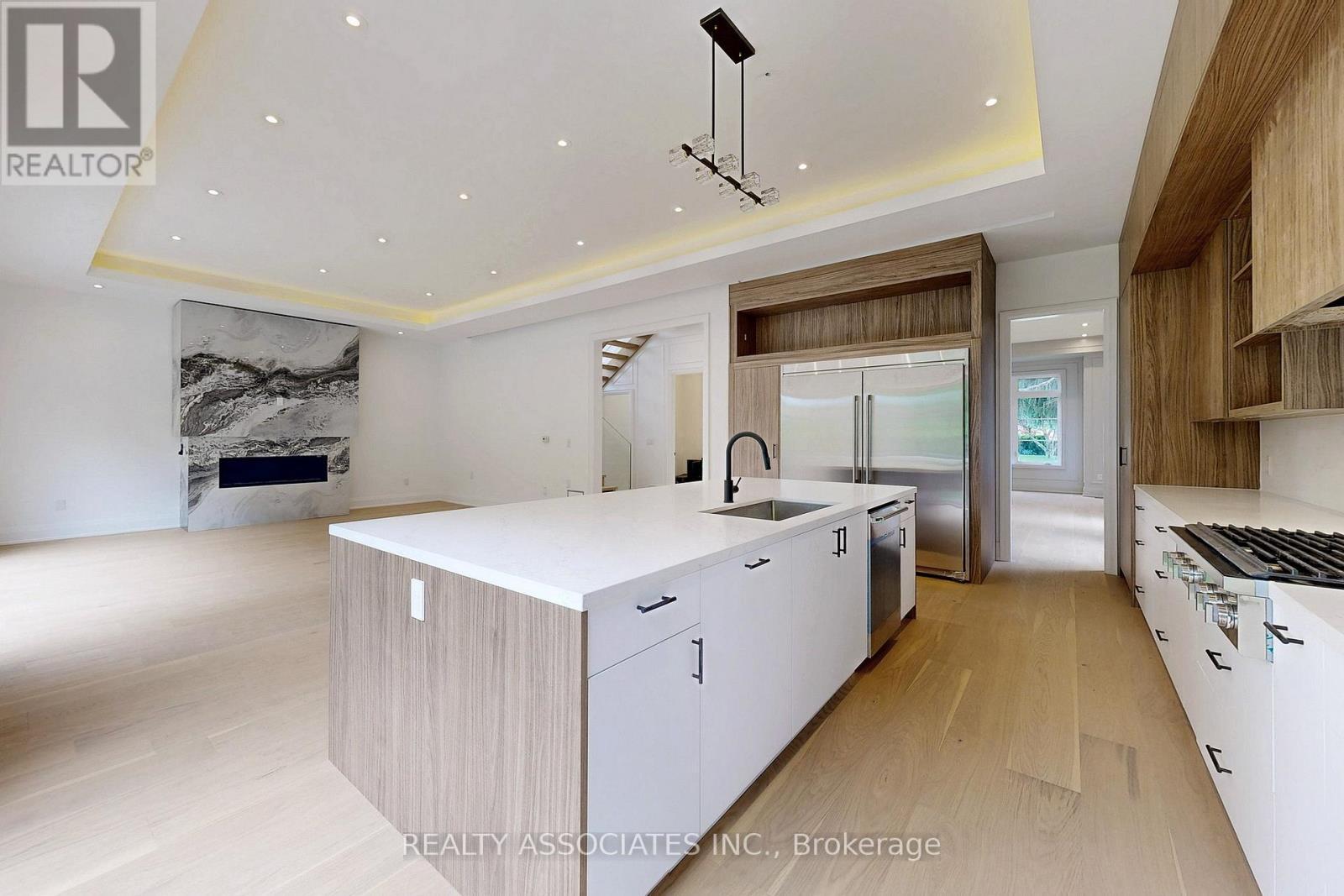 32 Cossar Avenue, Aurora, ON - Indoor Photo Showing Kitchen