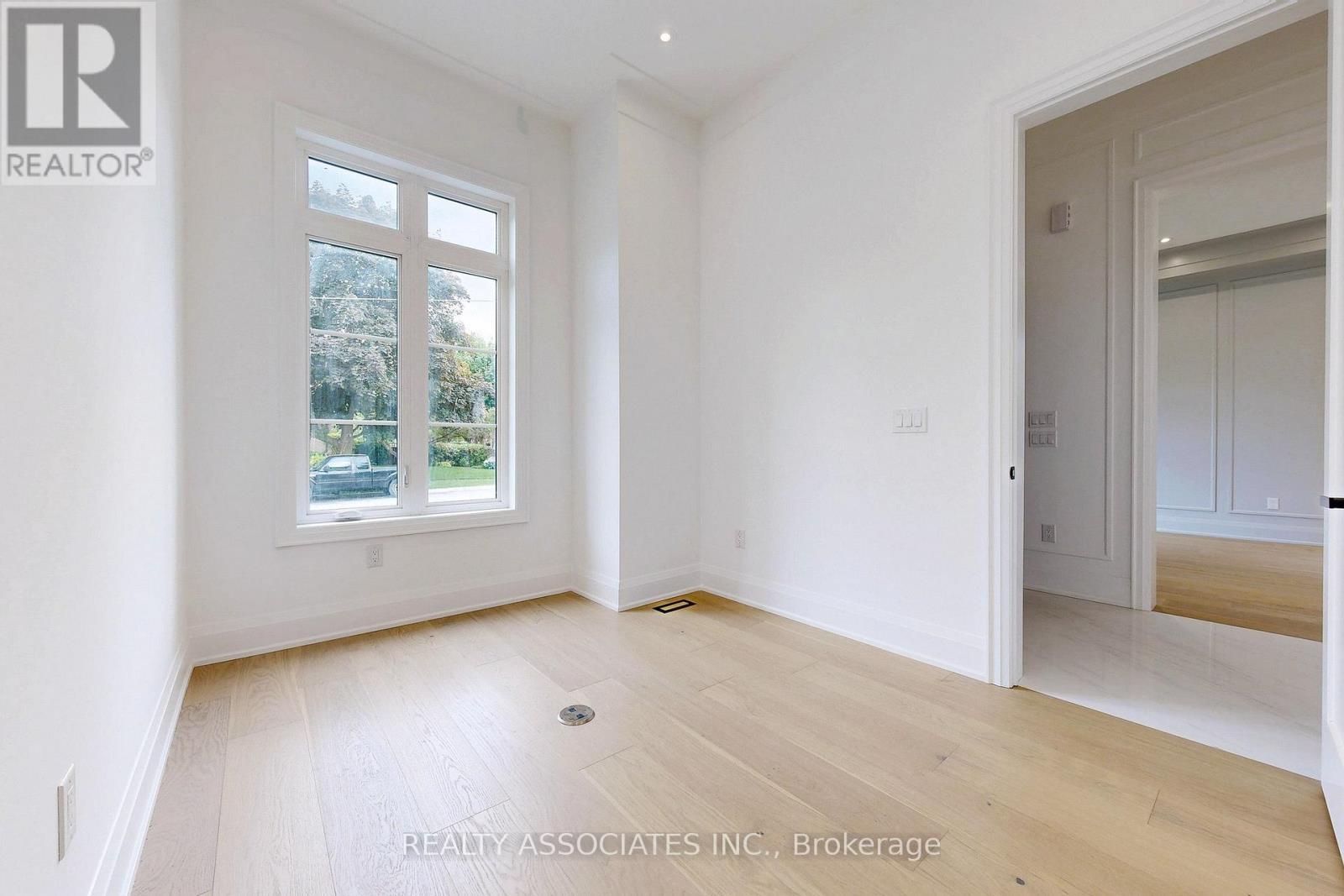 32 Cossar Avenue, Aurora, ON - Indoor Photo Showing Other Room