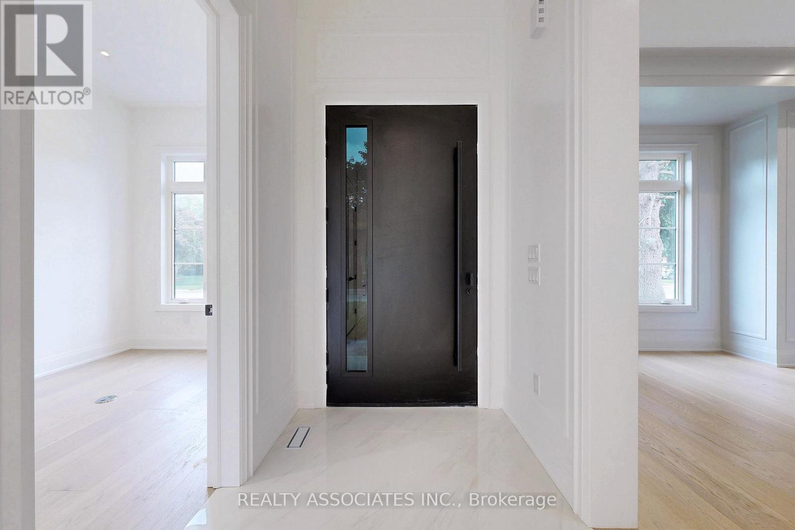 32 Cossar Avenue, Aurora, ON - Indoor Photo Showing Other Room