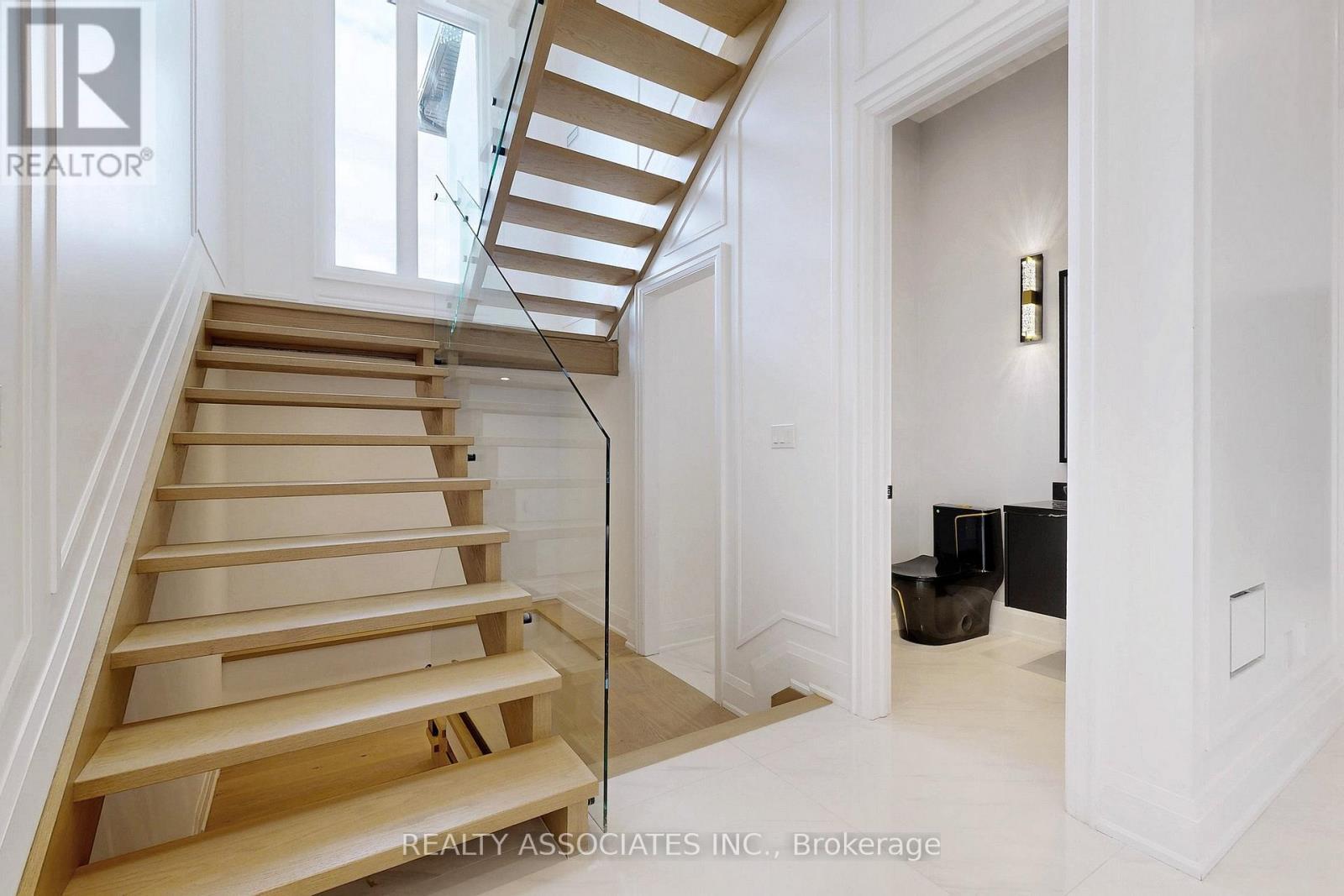 32 Cossar Avenue, Aurora, ON - Indoor Photo Showing Other Room