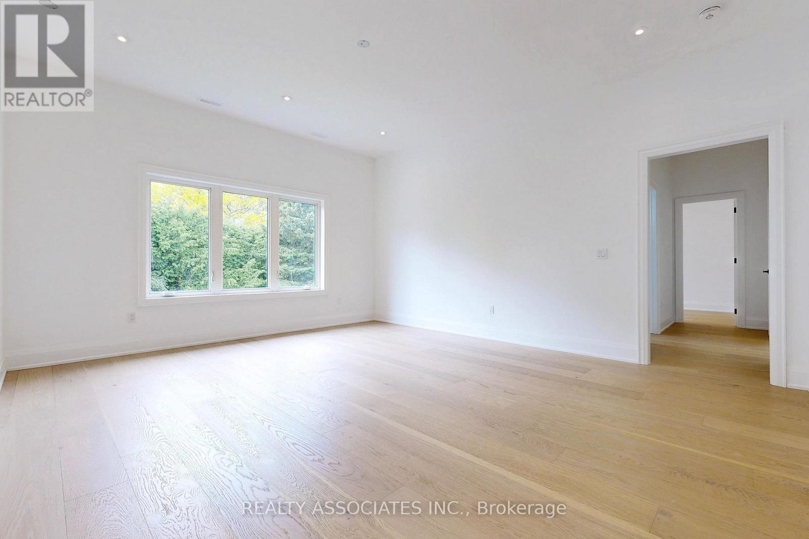 32 Cossar Avenue, Aurora, ON - Indoor Photo Showing Other Room