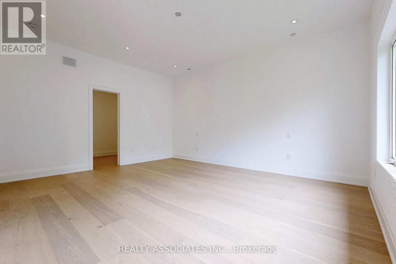 32 Cossar Avenue, Aurora, ON - Indoor Photo Showing Other Room