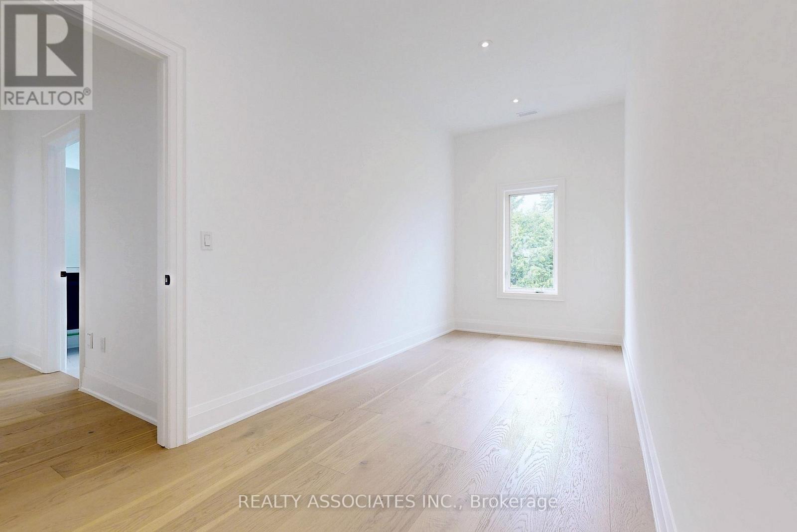 32 Cossar Avenue, Aurora, ON - Indoor Photo Showing Other Room