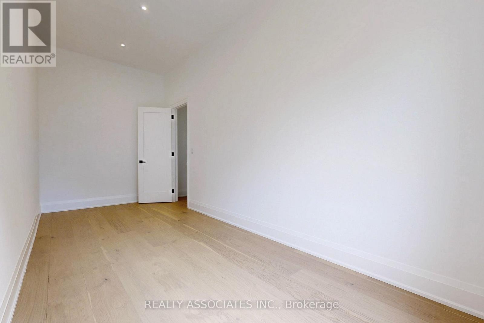 32 Cossar Avenue, Aurora, ON - Indoor Photo Showing Other Room