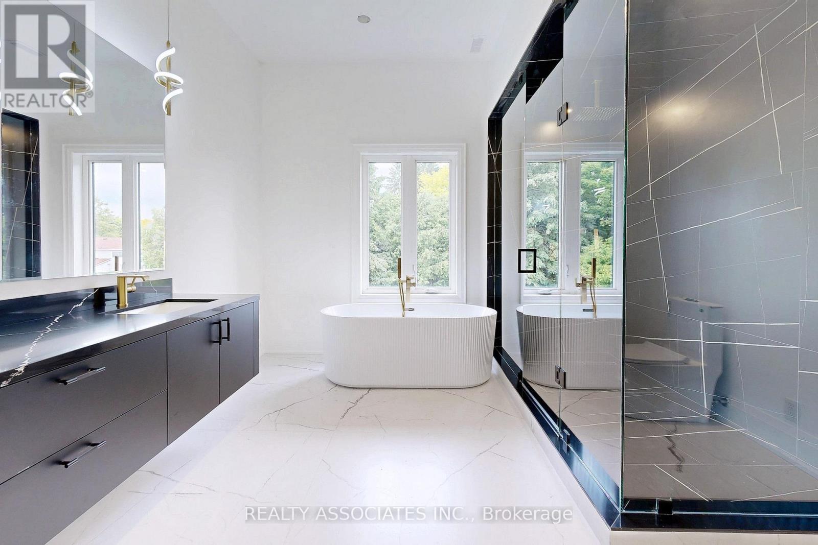32 Cossar Avenue, Aurora, ON - Indoor Photo Showing Bathroom