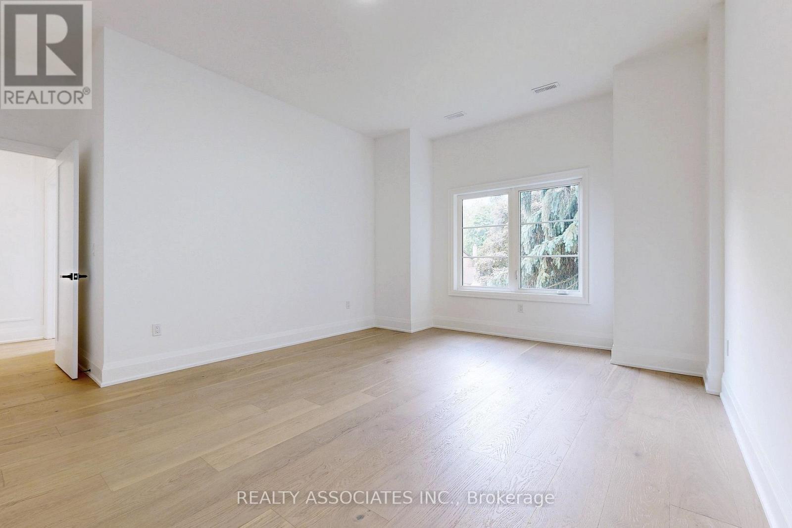 32 Cossar Avenue, Aurora, ON - Indoor Photo Showing Other Room