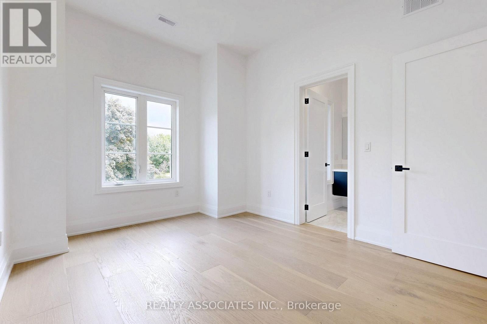 32 Cossar Avenue, Aurora, ON - Indoor Photo Showing Other Room