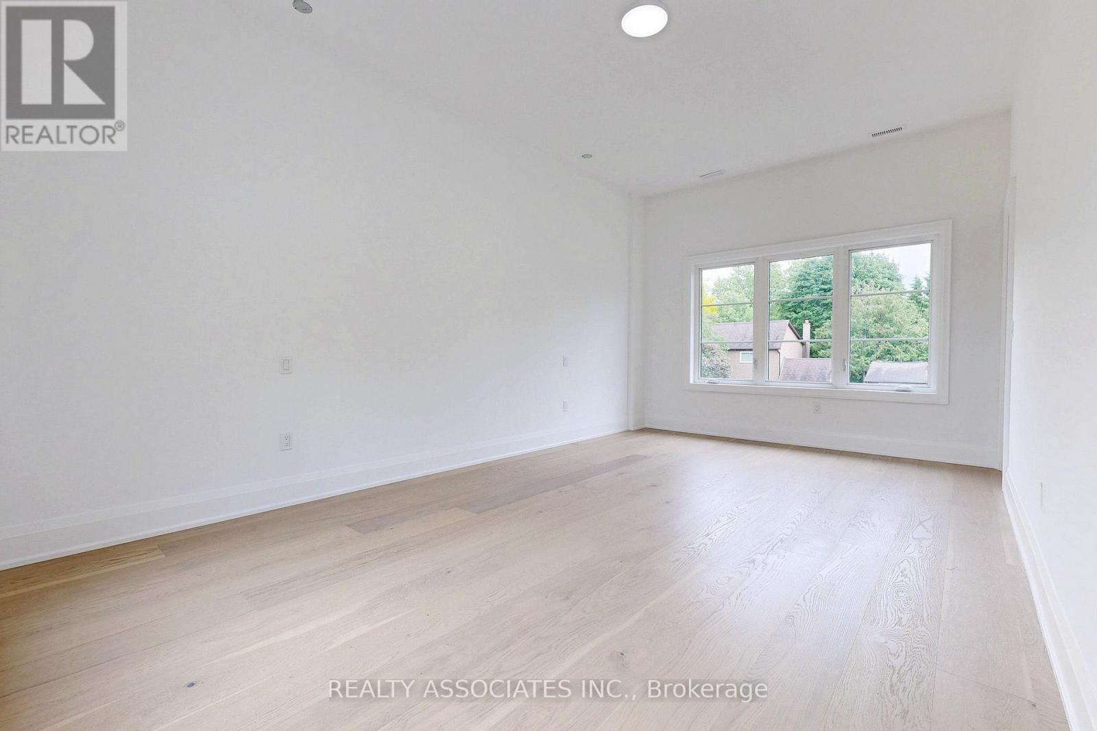 32 Cossar Avenue, Aurora, ON - Indoor Photo Showing Other Room