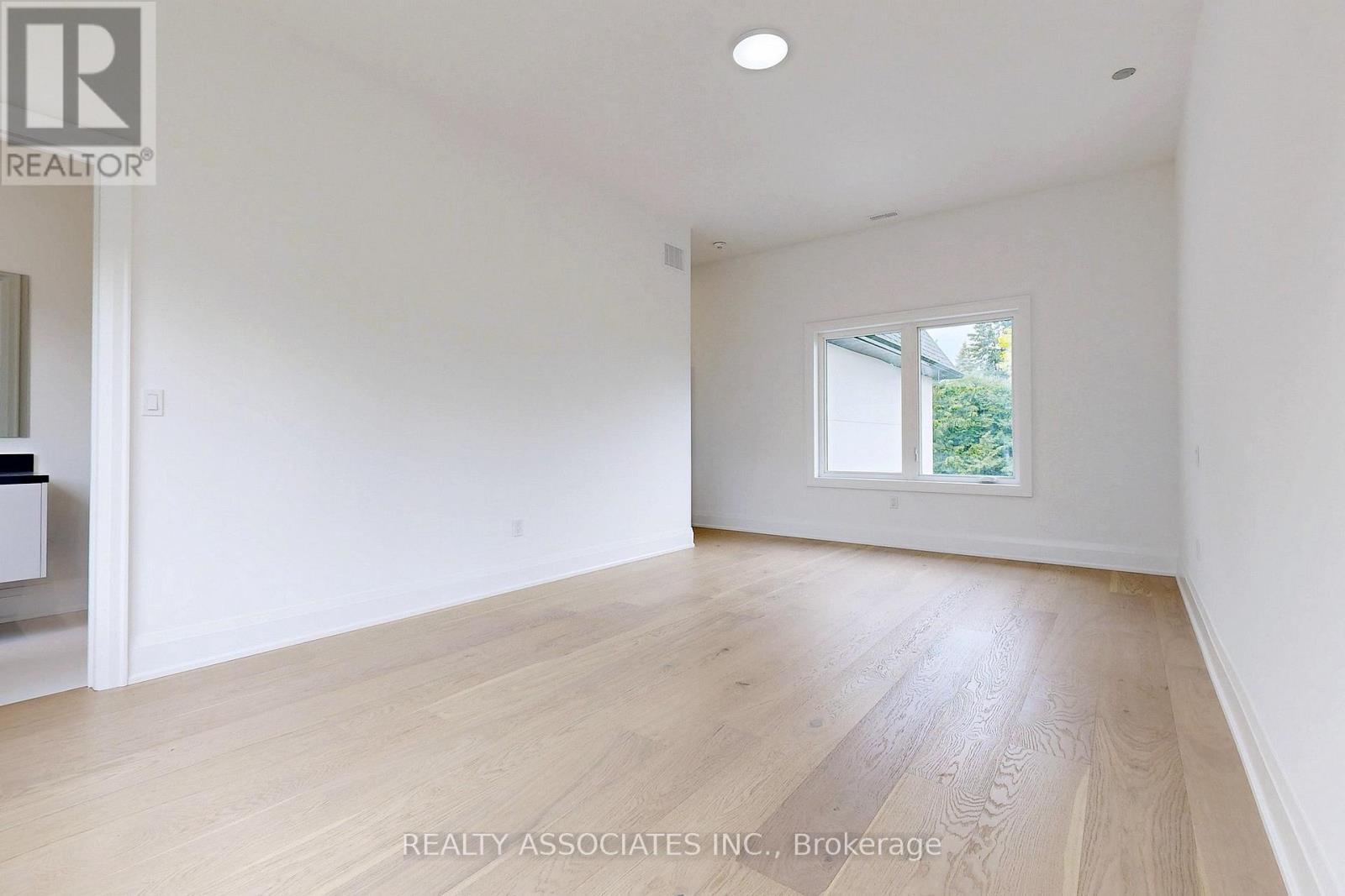 32 Cossar Avenue, Aurora, ON - Indoor Photo Showing Other Room