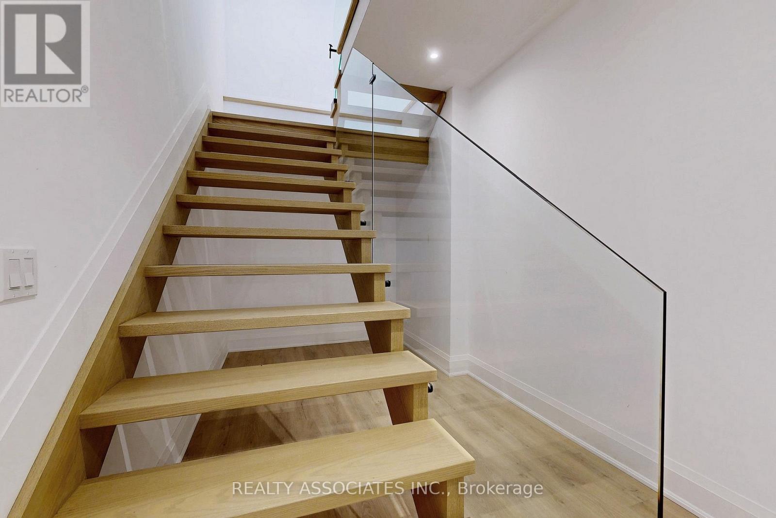 32 Cossar Avenue, Aurora, ON - Indoor Photo Showing Other Room