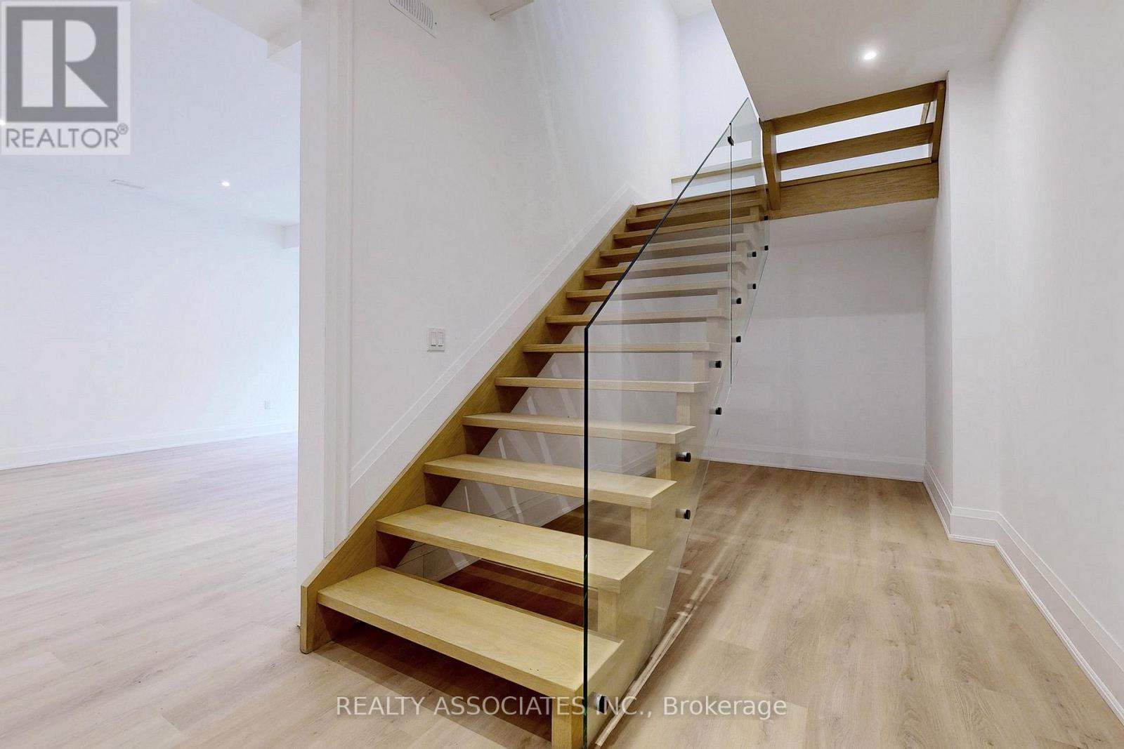 32 Cossar Avenue, Aurora, ON - Indoor Photo Showing Other Room