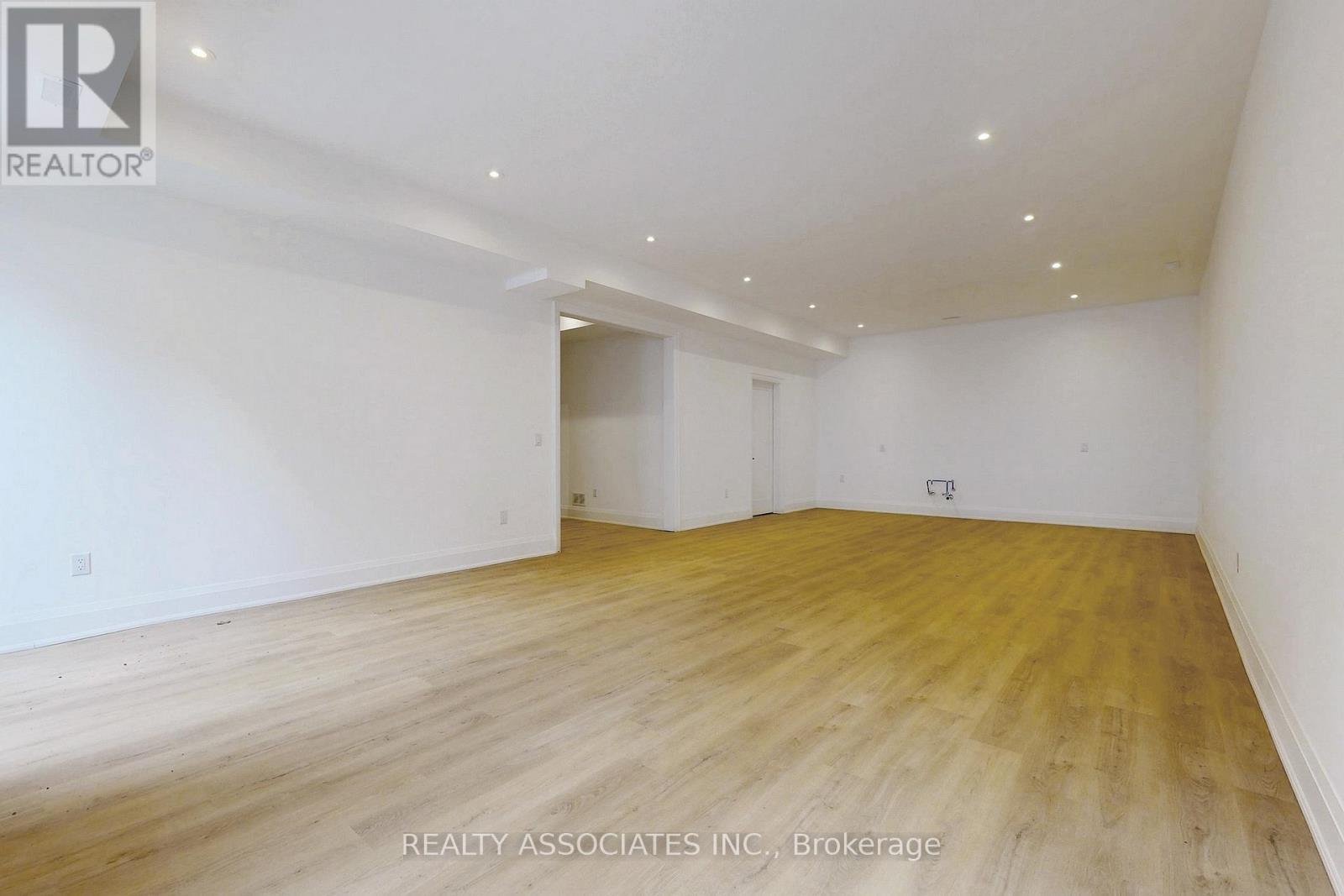 32 Cossar Avenue, Aurora, ON - Indoor Photo Showing Other Room