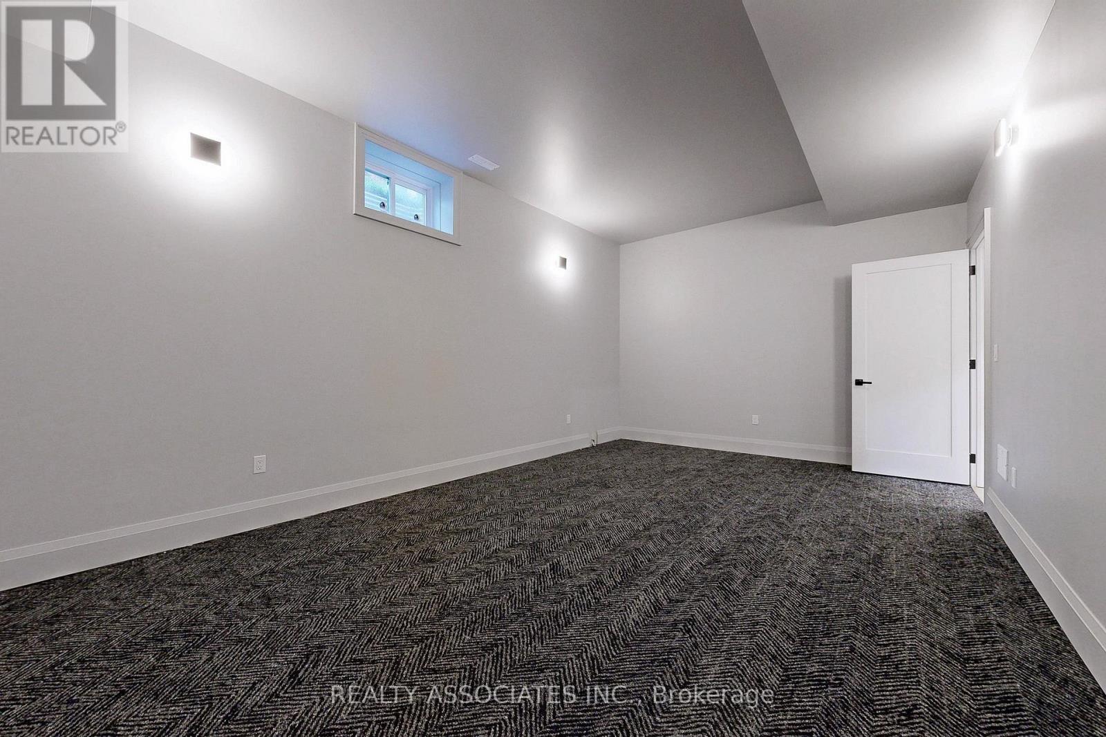 32 Cossar Avenue, Aurora, ON - Indoor Photo Showing Other Room