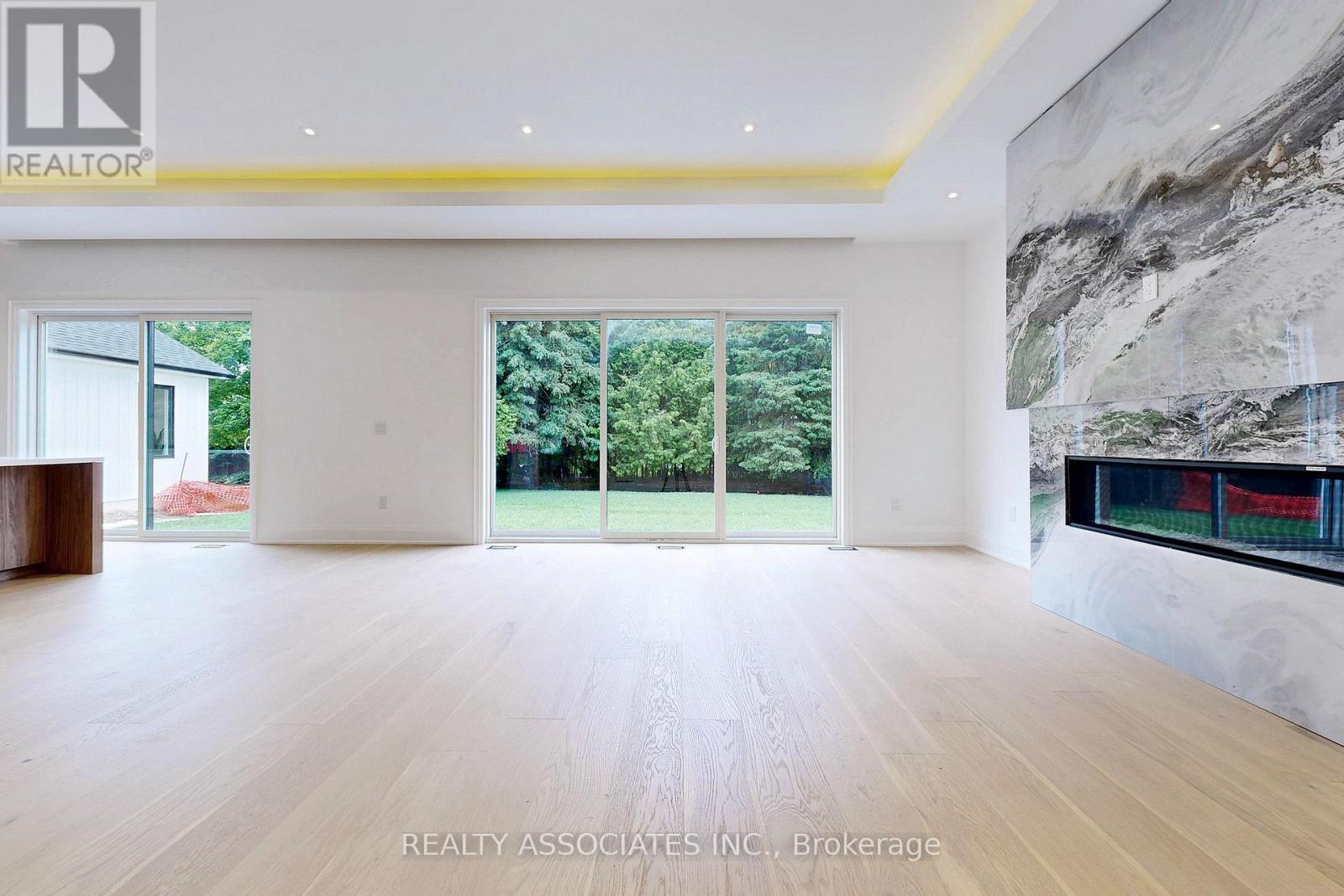 32 Cossar Avenue, Aurora, ON - Indoor With Fireplace