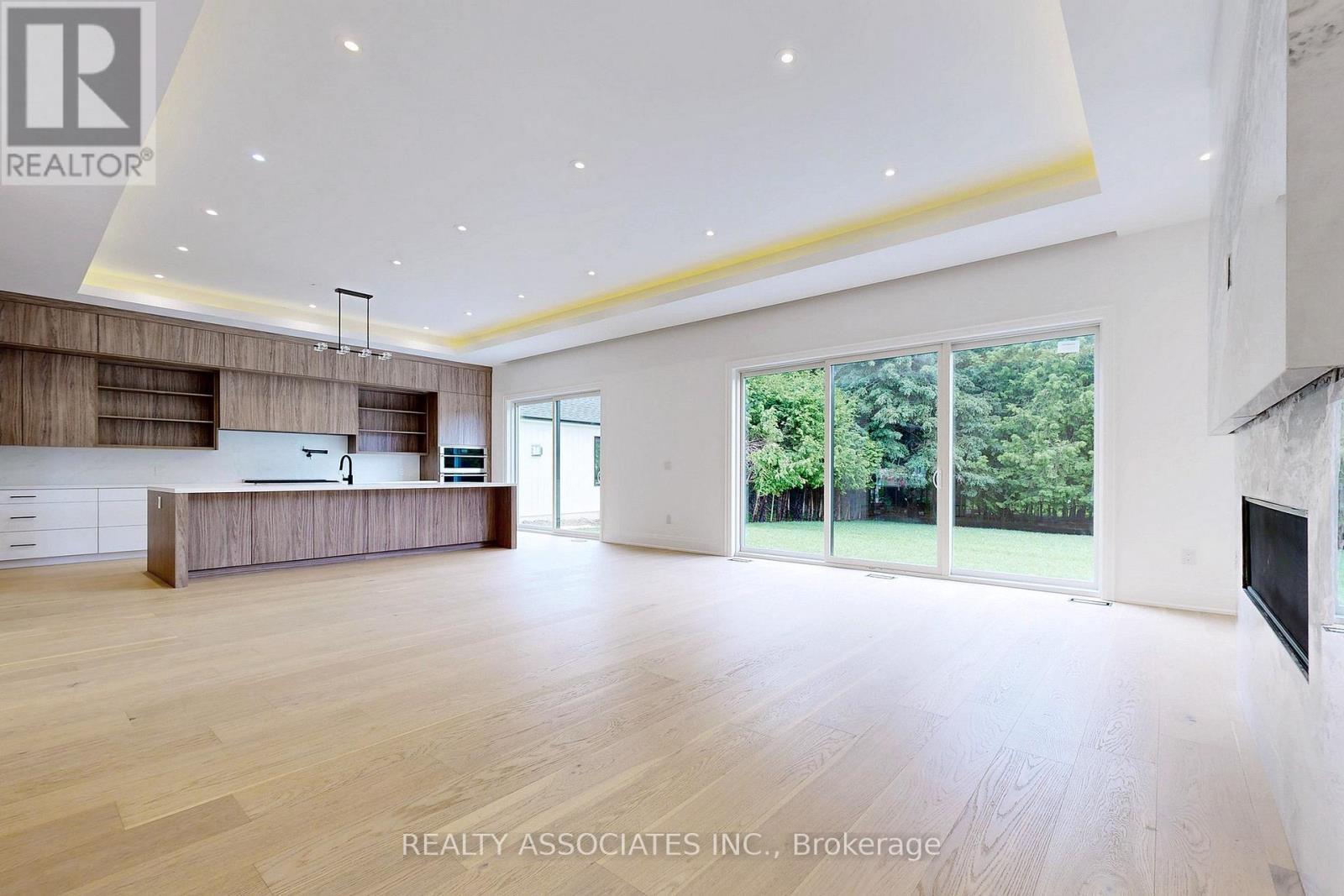 32 Cossar Avenue, Aurora, ON - Indoor With Fireplace