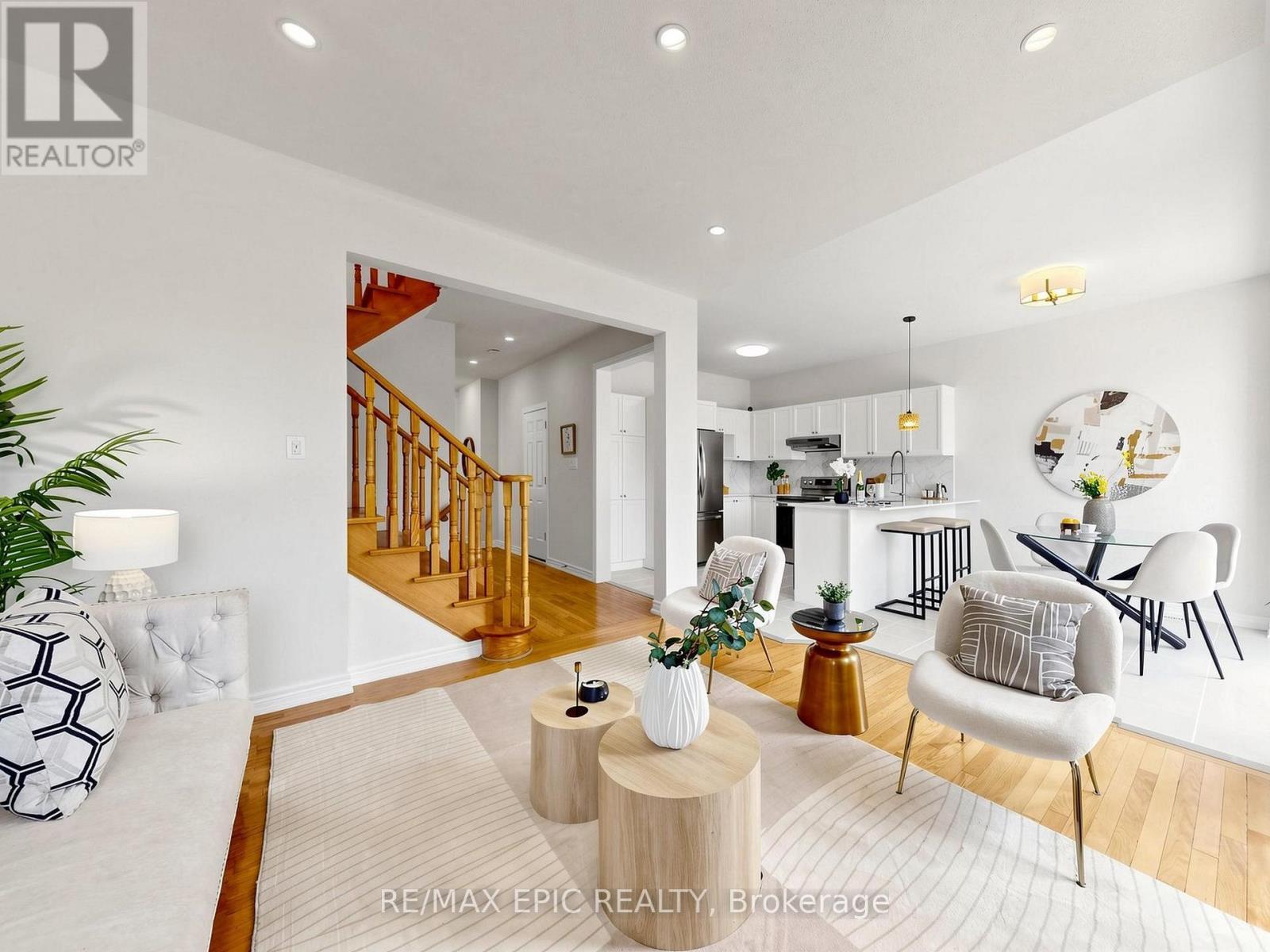 74 Dewpoint Road, Vaughan, ON - Indoor Photo Showing Living Room