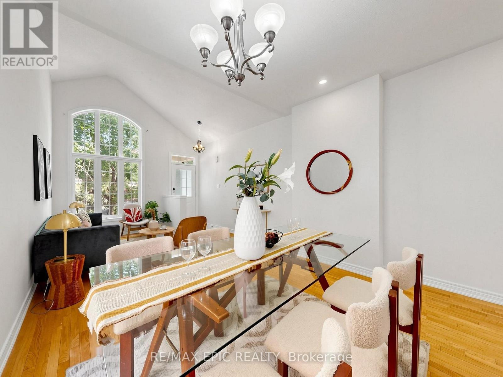 74 Dewpoint Road, Vaughan, ON - Indoor Photo Showing Dining Room
