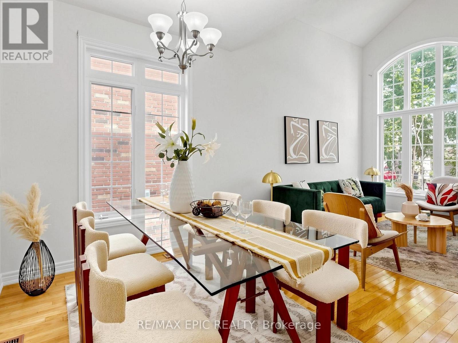 74 Dewpoint Road, Vaughan, ON - Indoor Photo Showing Dining Room