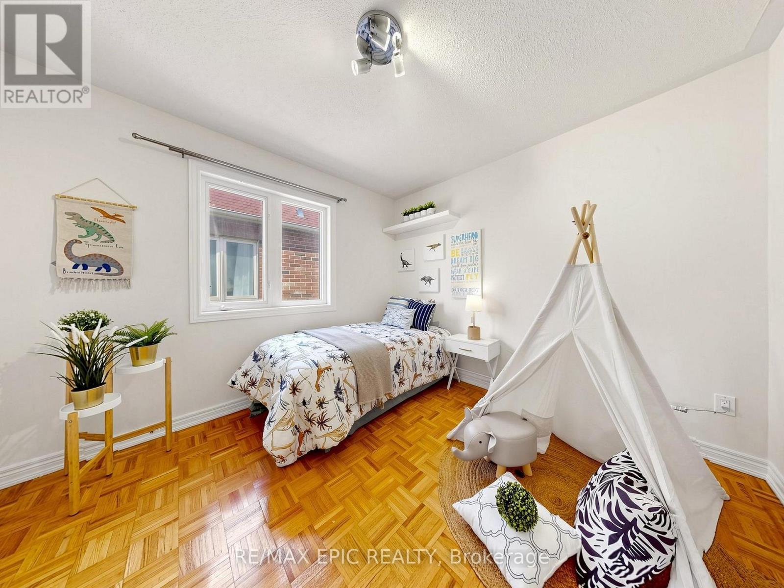 74 Dewpoint Road, Vaughan, ON - Indoor Photo Showing Bedroom
