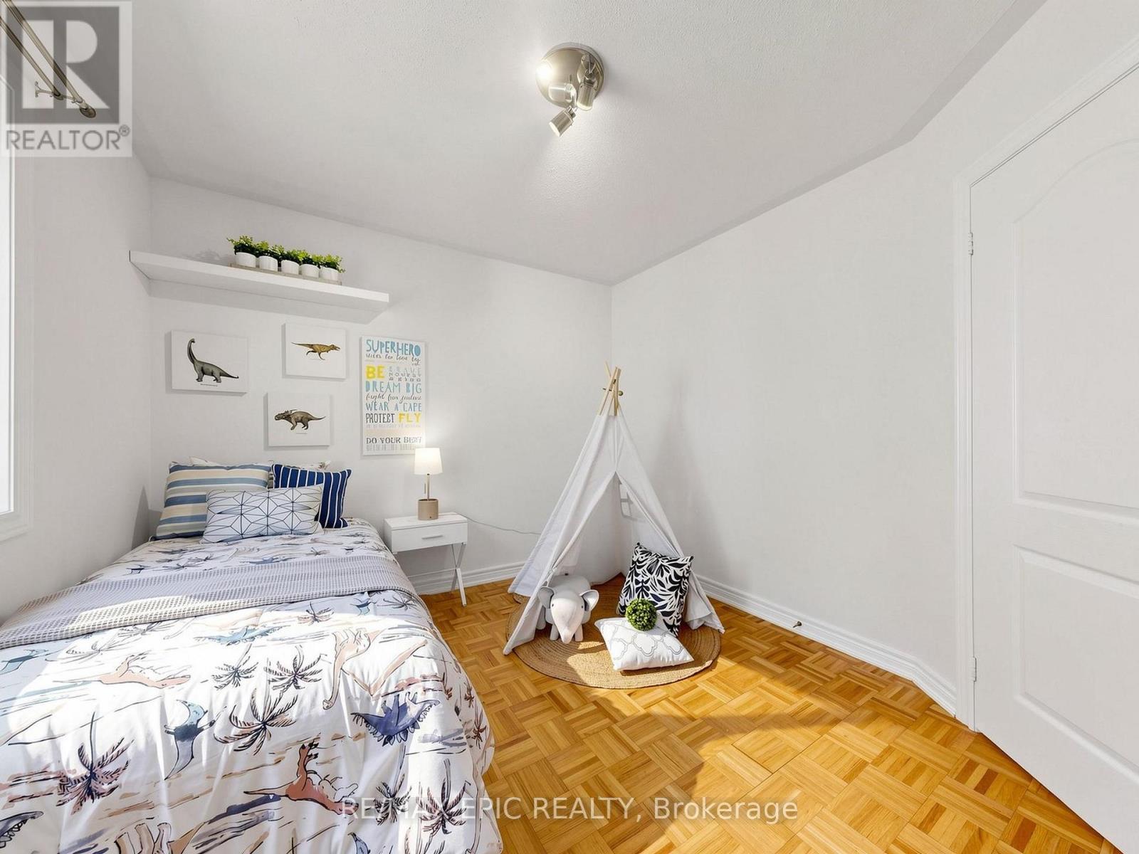 74 Dewpoint Road, Vaughan, ON - Indoor Photo Showing Bedroom