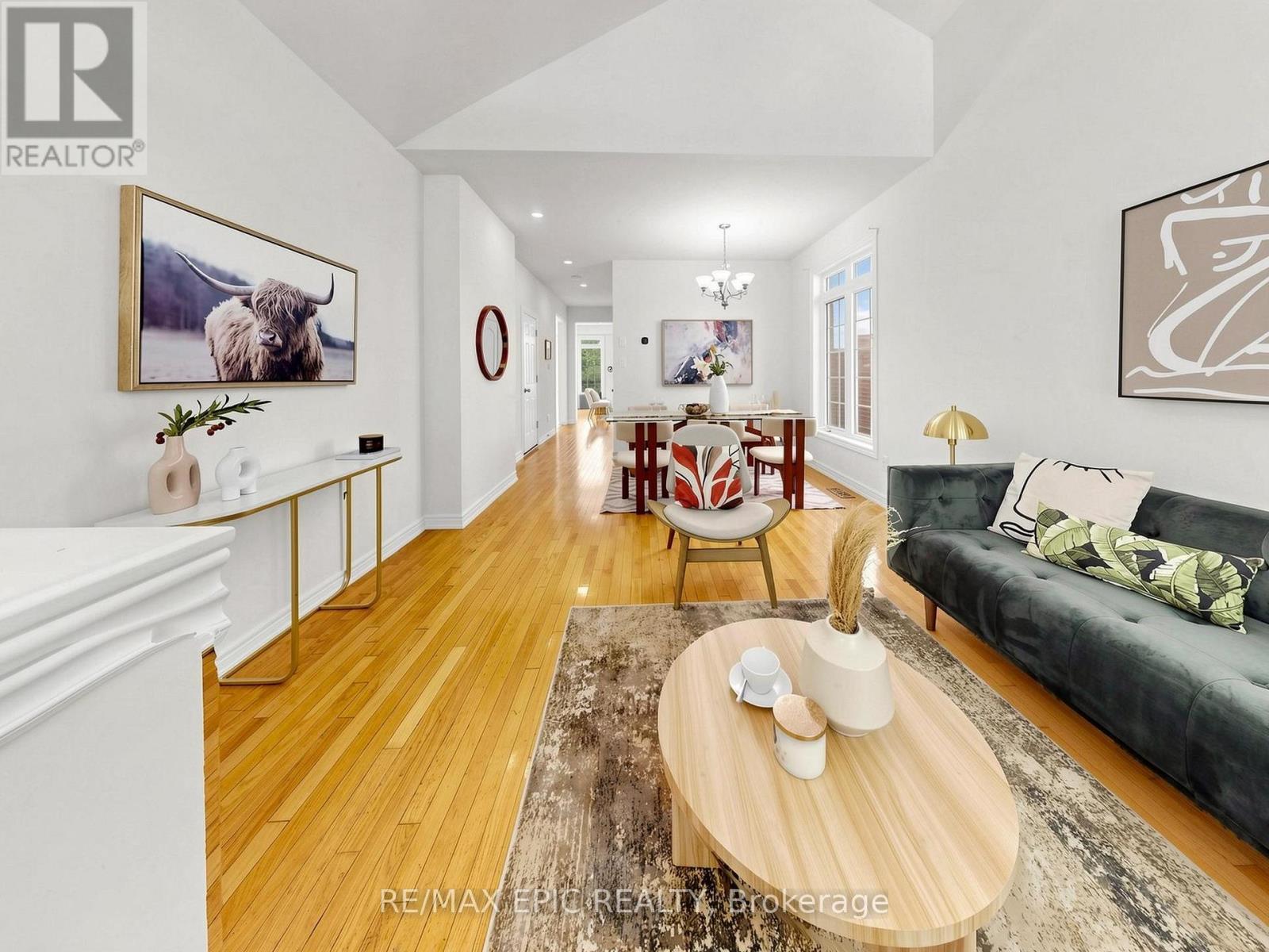 74 Dewpoint Road, Vaughan, ON - Indoor Photo Showing Living Room