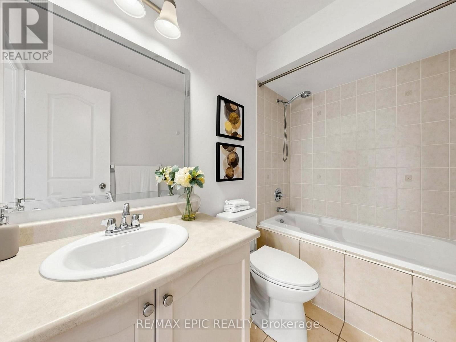 74 Dewpoint Road, Vaughan, ON - Indoor Photo Showing Bathroom