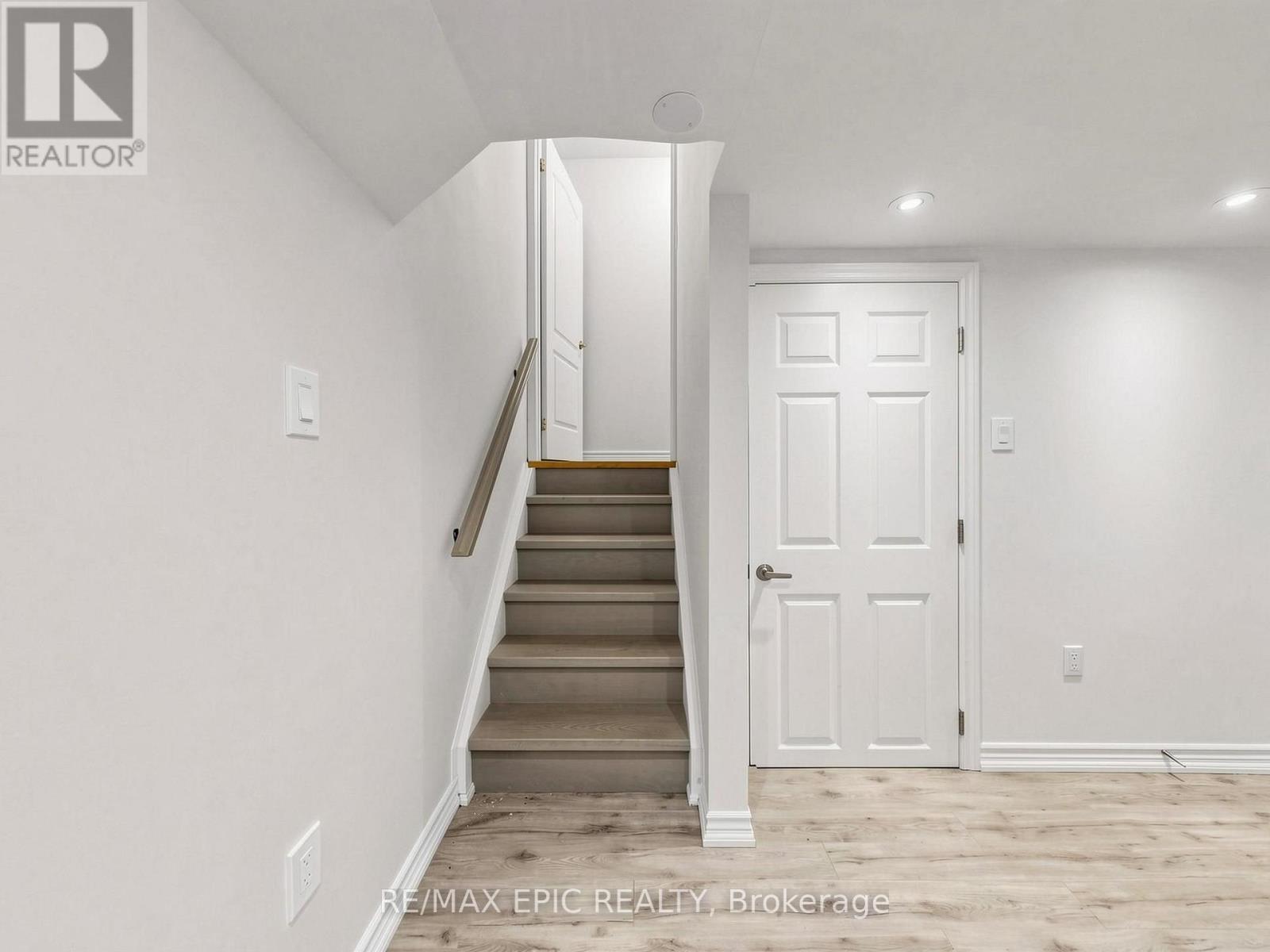 74 Dewpoint Road, Vaughan, ON - Indoor Photo Showing Other Room