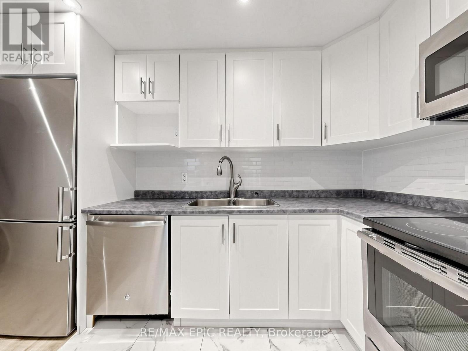 74 Dewpoint Road, Vaughan, ON - Indoor Photo Showing Kitchen With Stainless Steel Kitchen With Double Sink