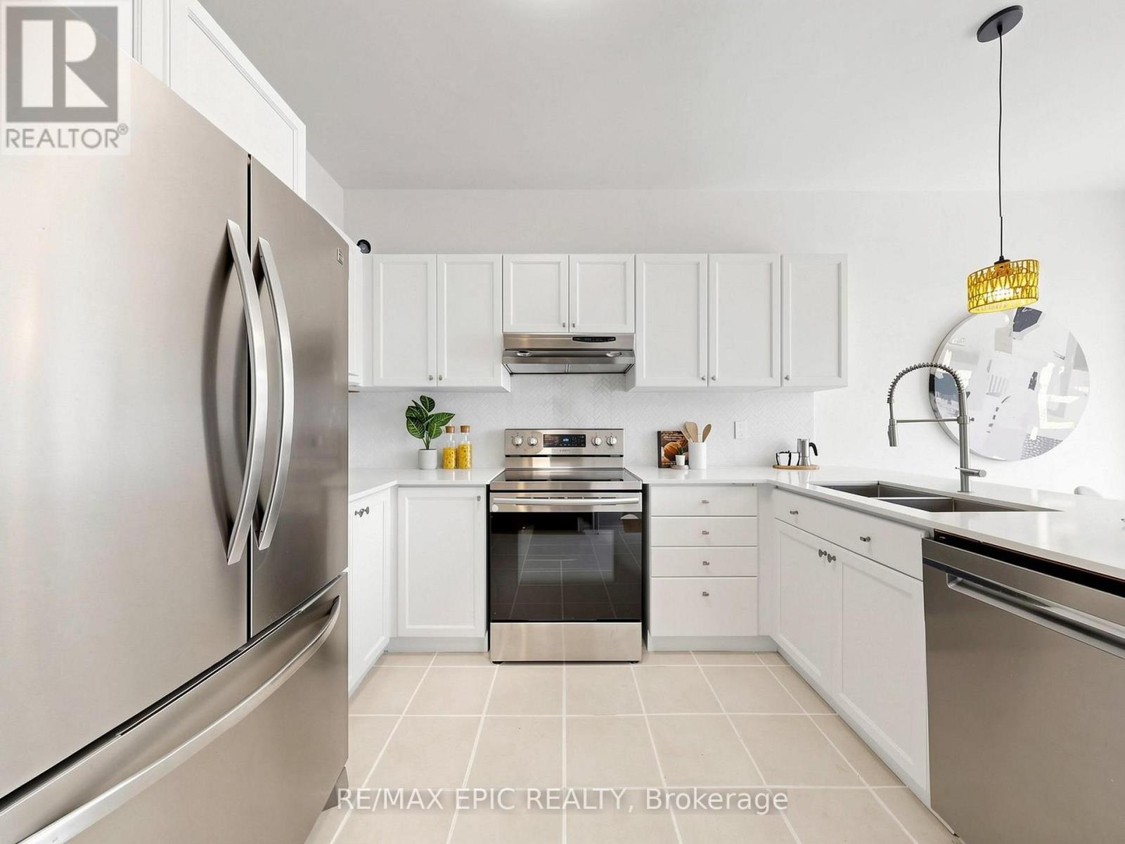 74 Dewpoint Road, Vaughan, ON - Indoor Photo Showing Kitchen With Stainless Steel Kitchen With Double Sink