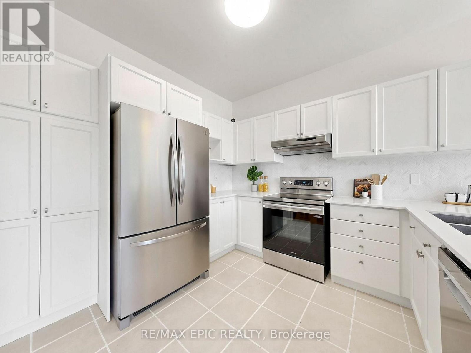 74 Dewpoint Road, Vaughan, ON - Indoor Photo Showing Kitchen With Stainless Steel Kitchen