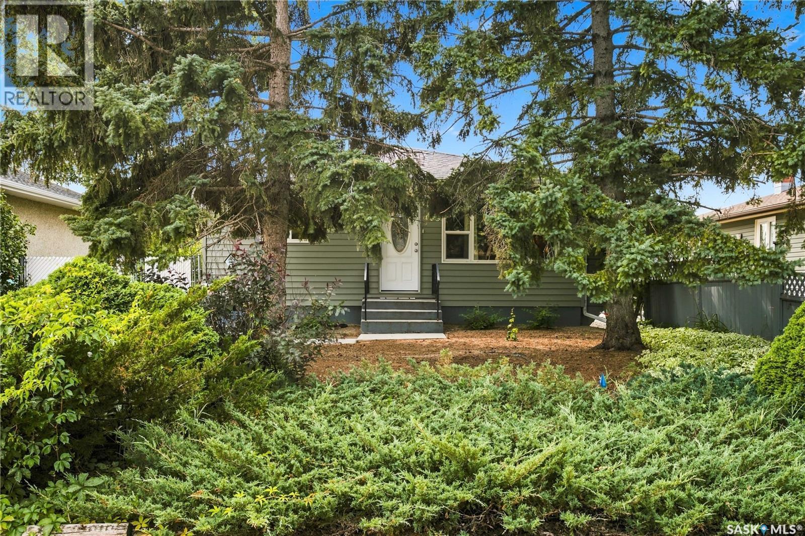 448 Robinson Street, Regina, SK - Outdoor