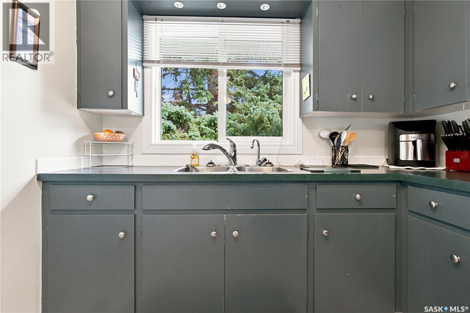 448 Robinson Street, Regina, SK - Indoor Photo Showing Kitchen With Double Sink