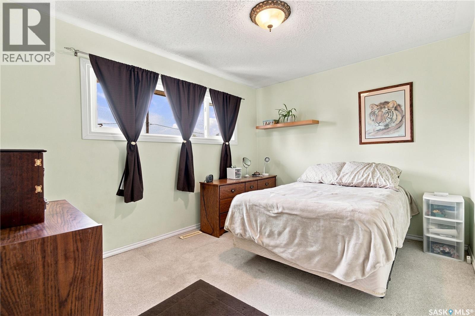 448 Robinson Street, Regina, SK - Indoor Photo Showing Bedroom