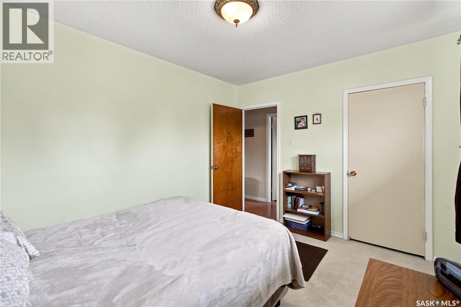 448 Robinson Street, Regina, SK - Indoor Photo Showing Bedroom