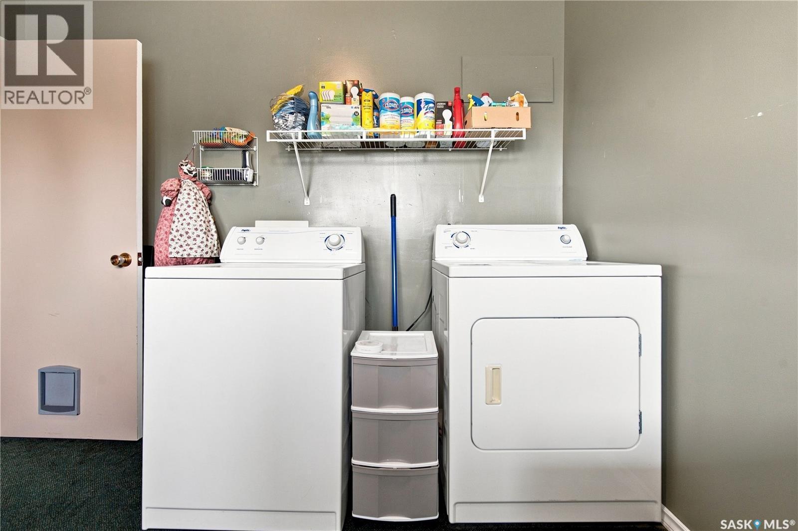 448 Robinson Street, Regina, SK - Indoor Photo Showing Laundry Room
