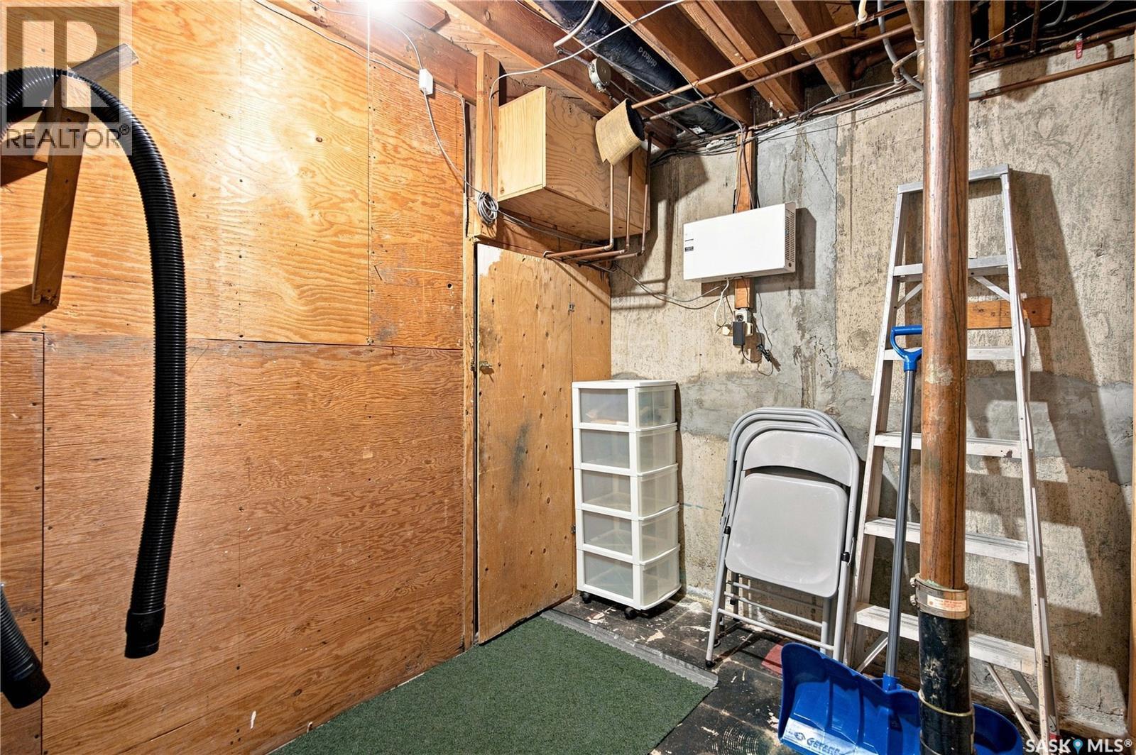 448 Robinson Street, Regina, SK - Indoor