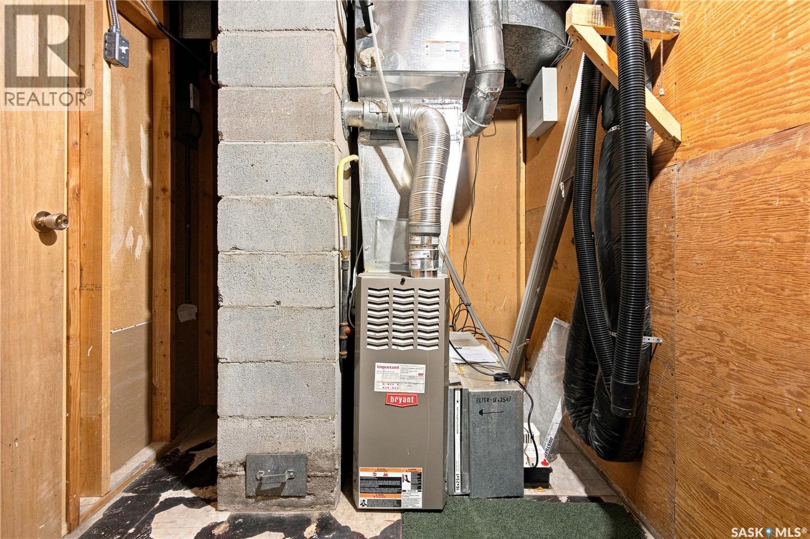 448 Robinson Street, Regina, SK - Indoor Photo Showing Basement
