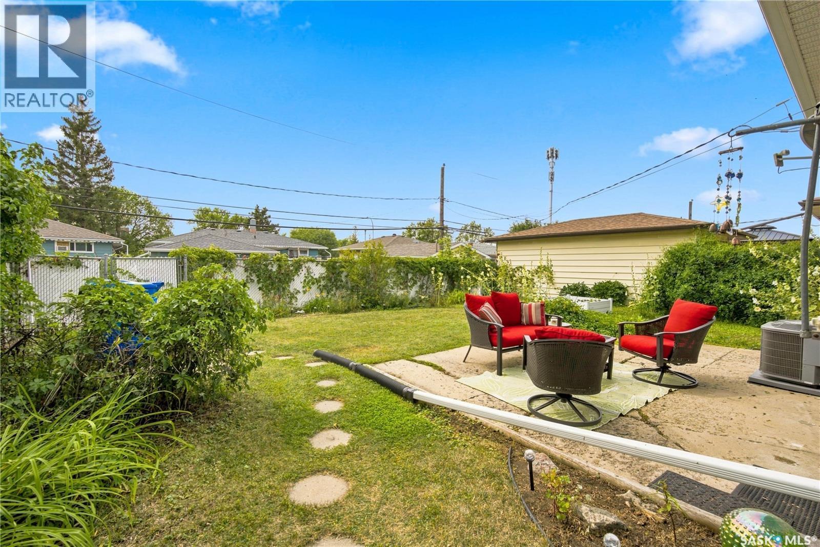 448 Robinson Street, Regina, SK - Outdoor