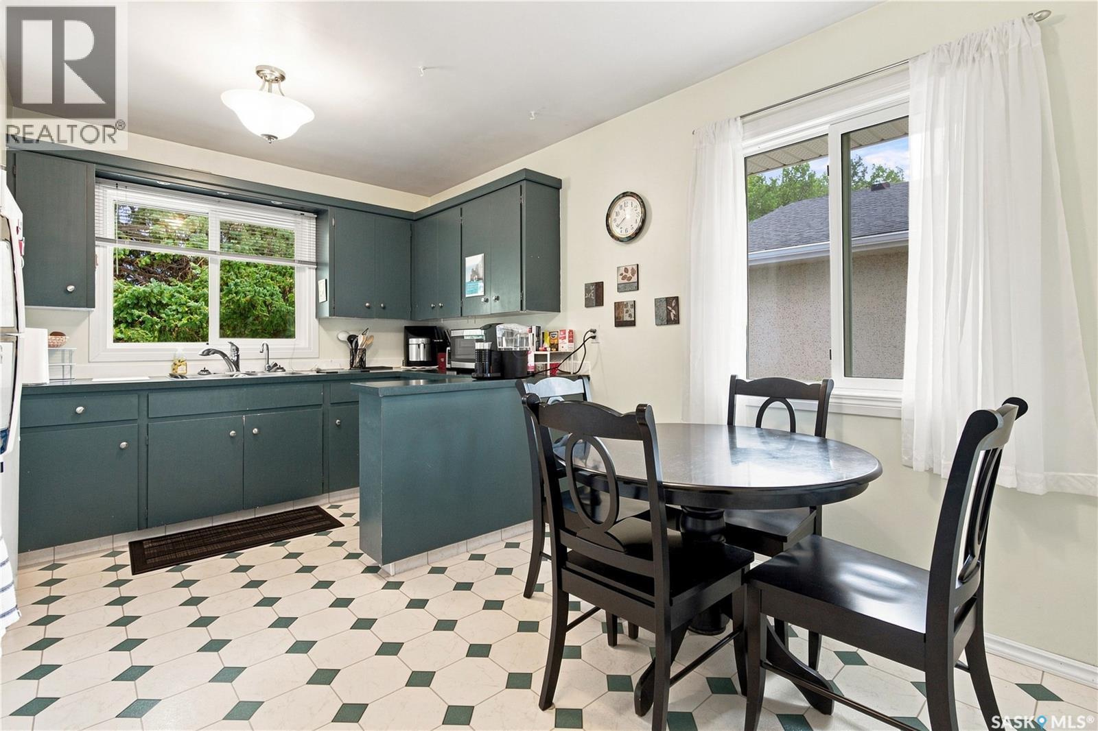 448 Robinson Street, Regina, SK - Indoor Photo Showing Dining Room