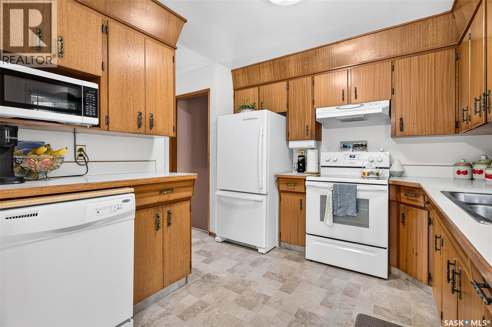 919 Holdsworth Crescent, Moose Jaw, SK - Indoor Photo Showing Kitchen With Double Sink