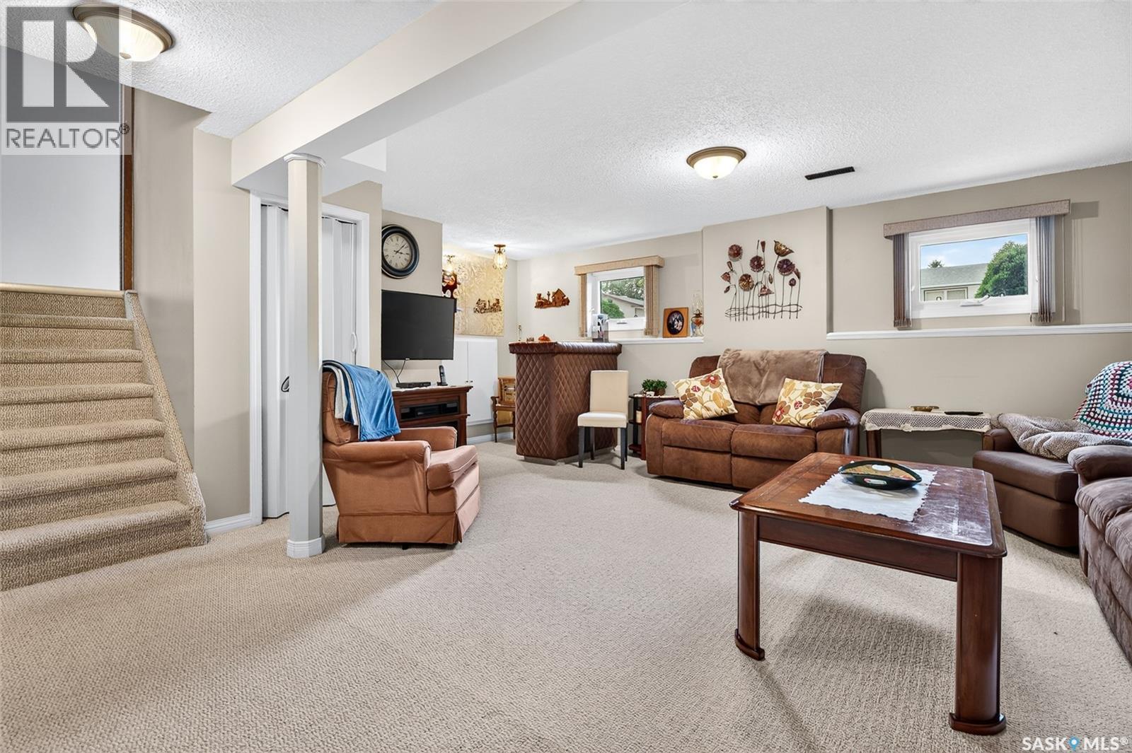 919 Holdsworth Crescent, Moose Jaw, SK - Indoor Photo Showing Living Room
