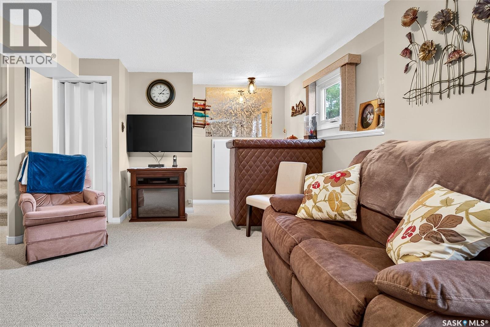 919 Holdsworth Crescent, Moose Jaw, SK - Indoor Photo Showing Living Room