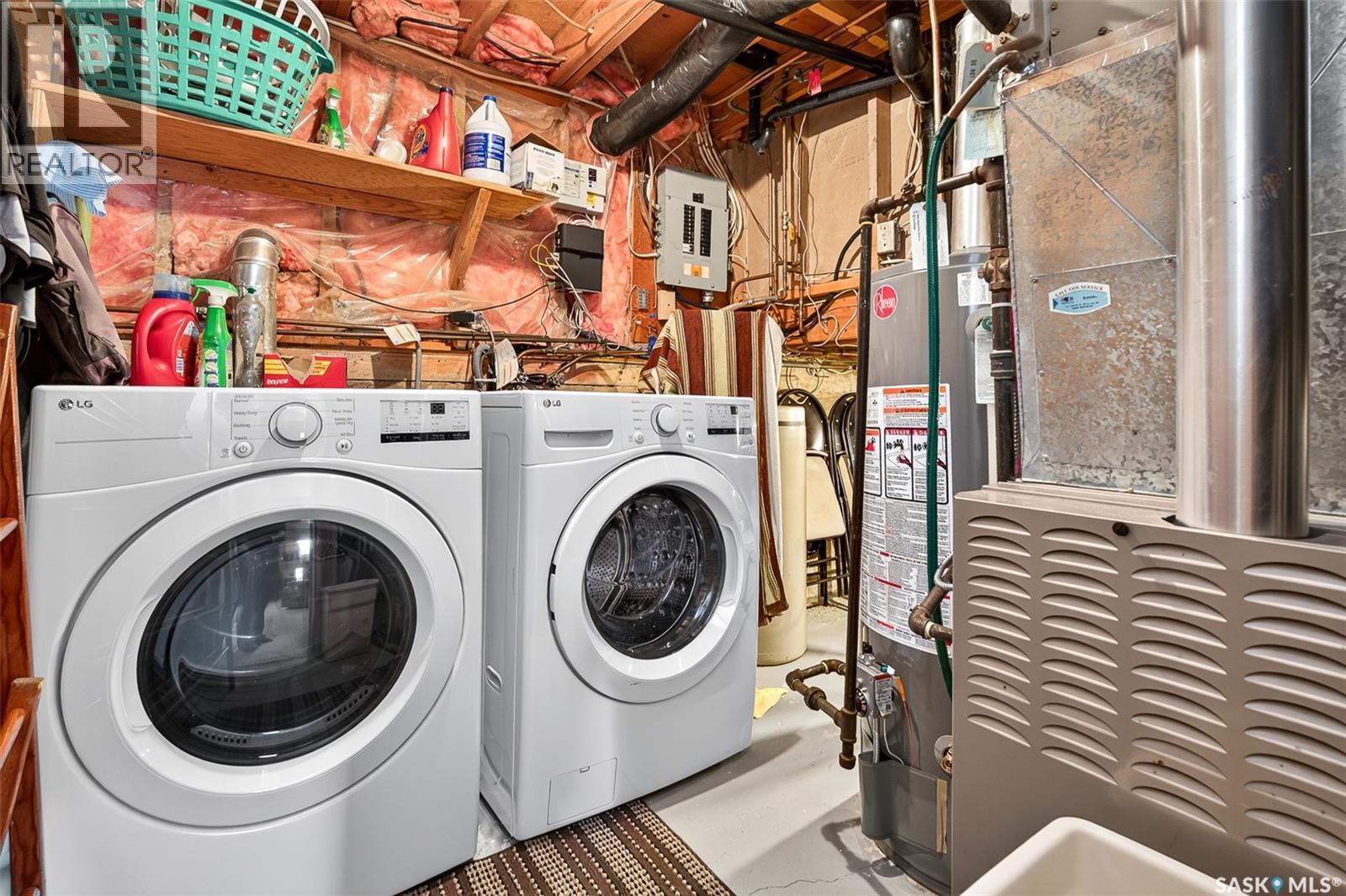 919 Holdsworth Crescent, Moose Jaw, SK - Indoor Photo Showing Laundry Room