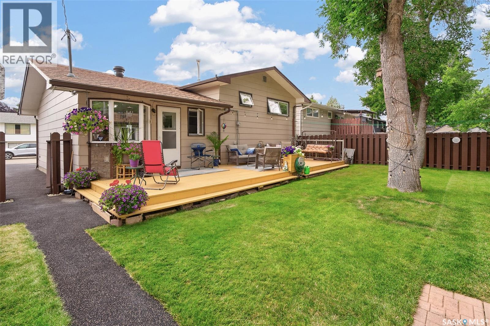919 Holdsworth Crescent, Moose Jaw, SK - Outdoor With Deck Patio Veranda