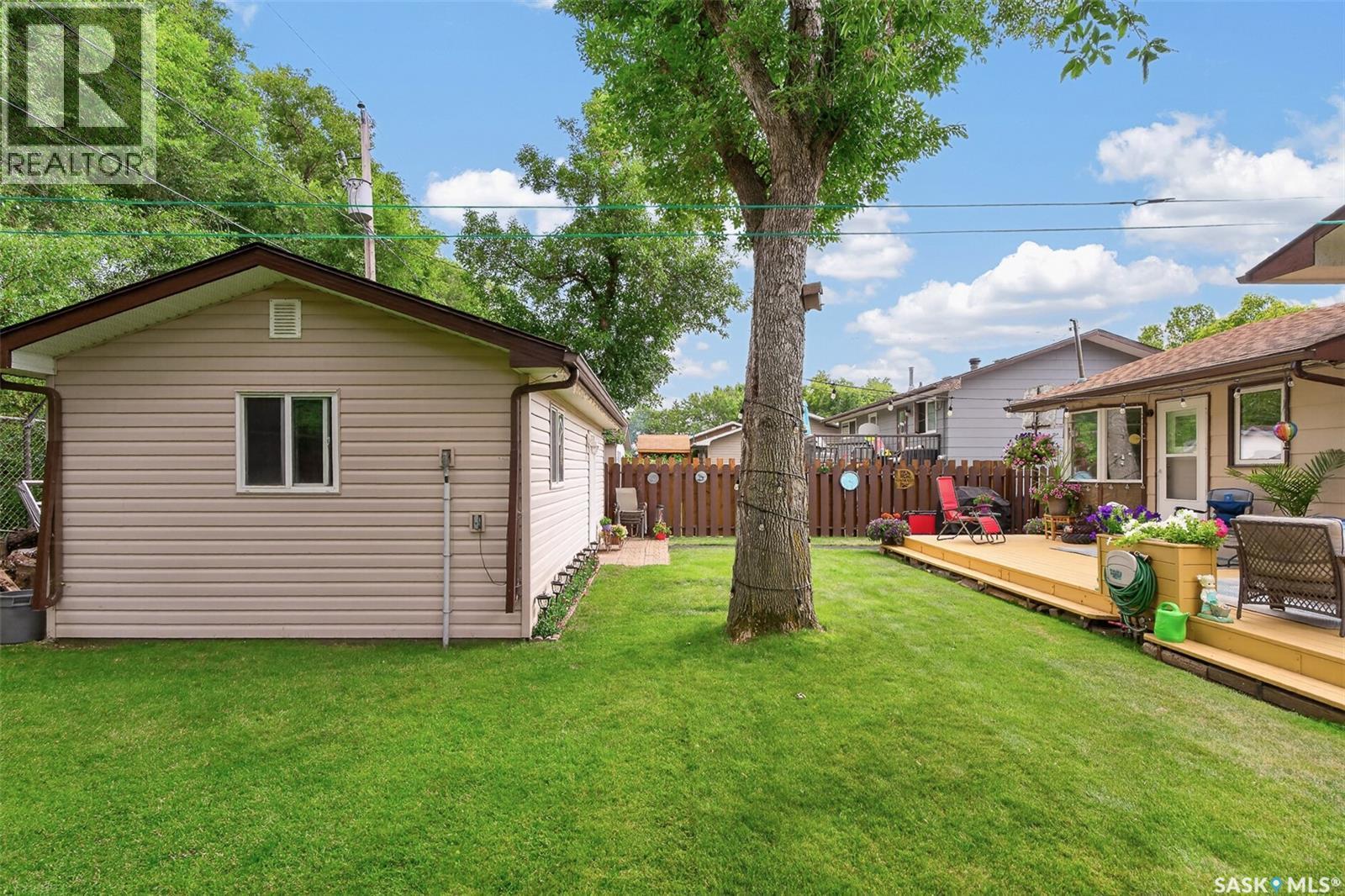919 Holdsworth Crescent, Moose Jaw, SK - Outdoor With Exterior