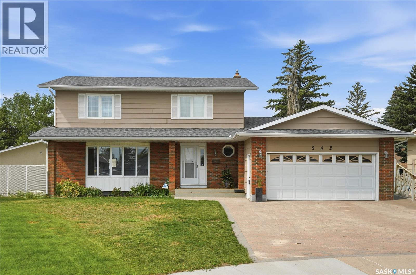 242 Auld Crescent, Saskatoon, SK - Outdoor With Facade