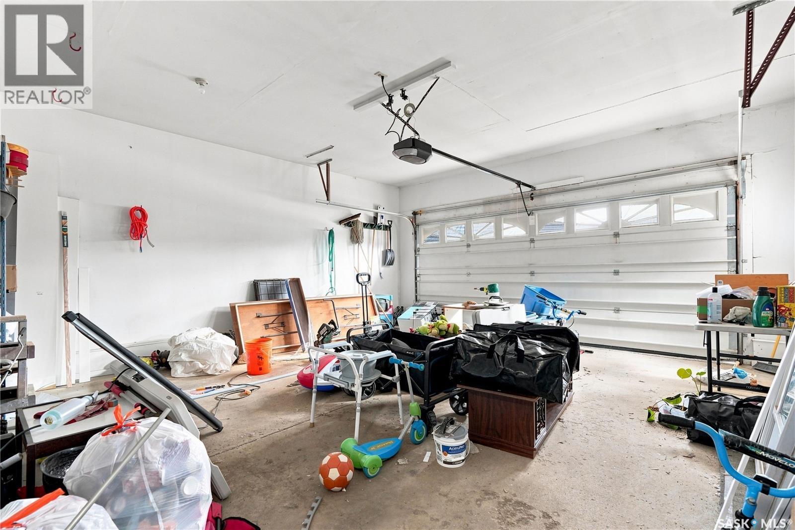242 Auld Crescent, Saskatoon, SK - Indoor Photo Showing Garage