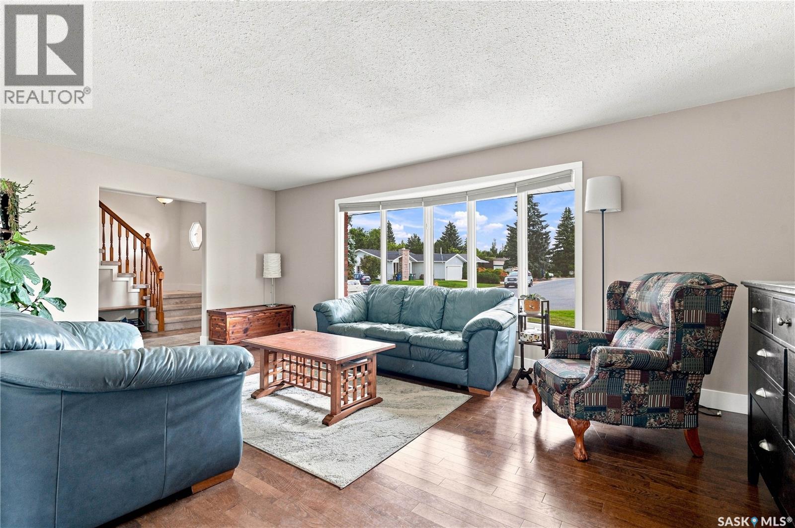 242 Auld Crescent, Saskatoon, SK - Indoor Photo Showing Living Room