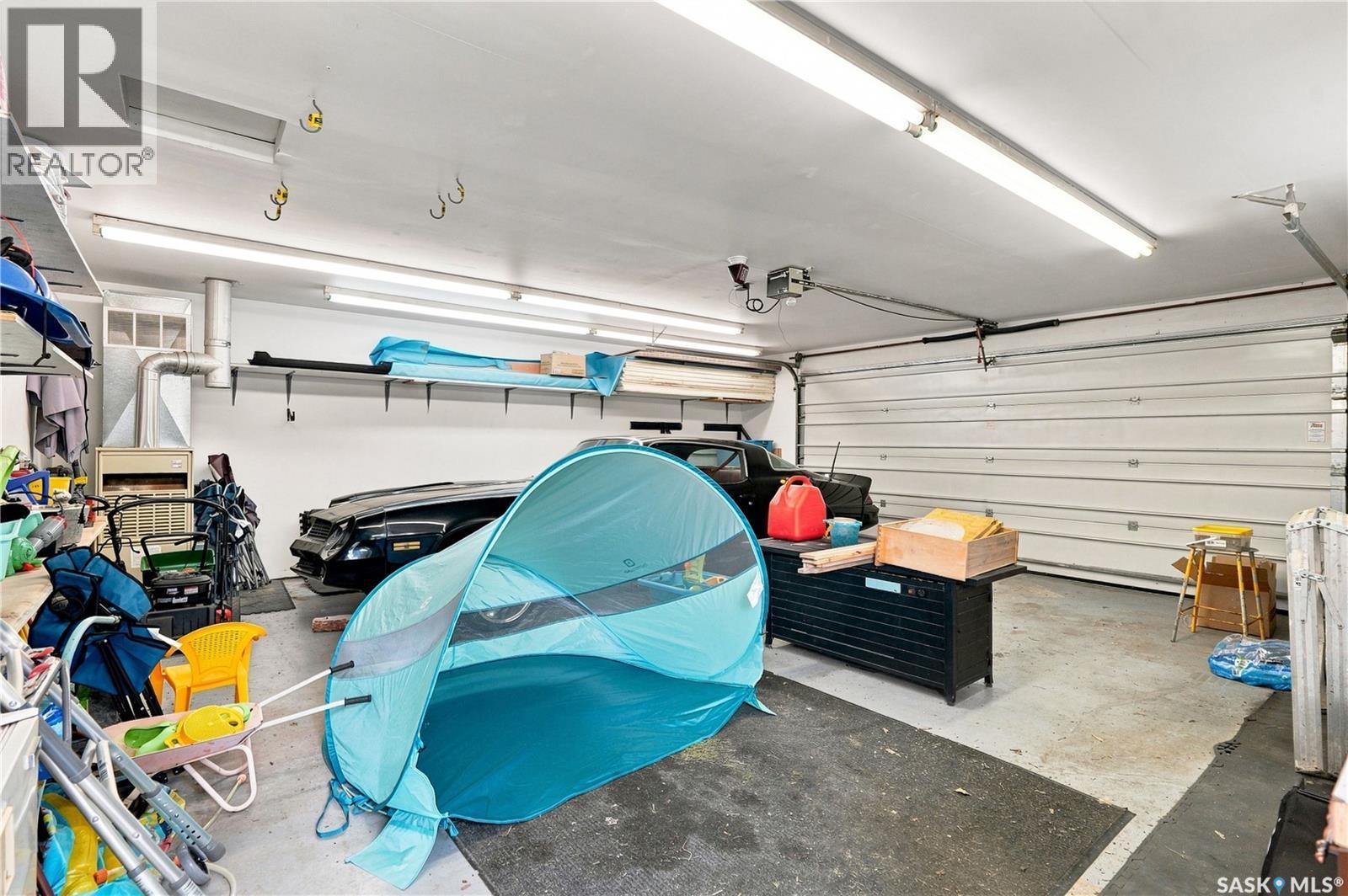 242 Auld Crescent, Saskatoon, SK - Indoor Photo Showing Garage